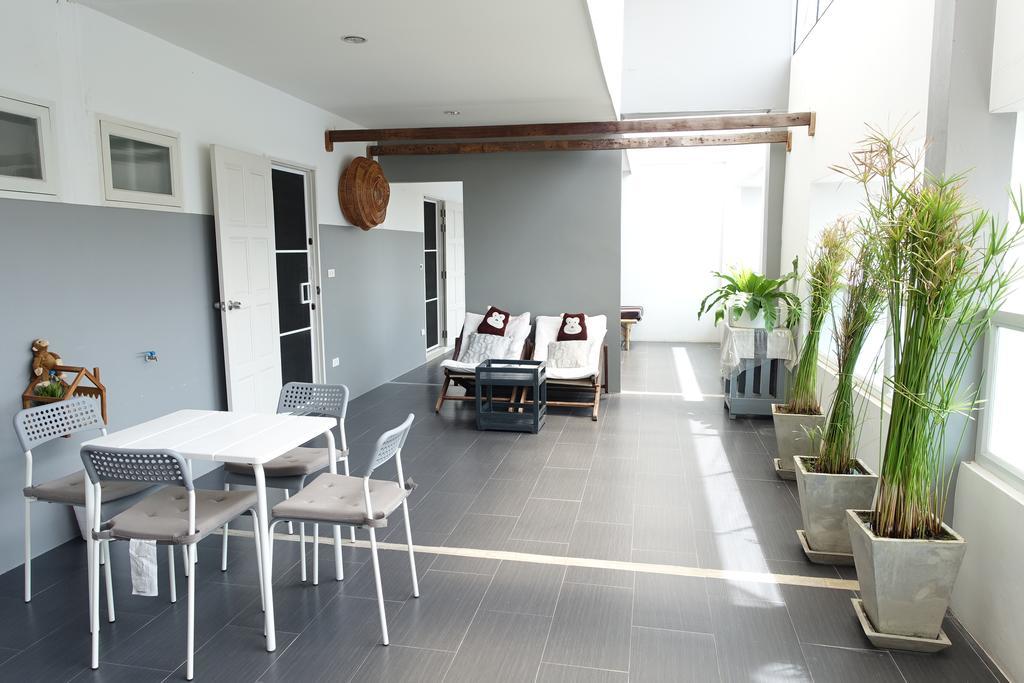 White Monkey Guesthouse Phetchaburi Extérieur photo
