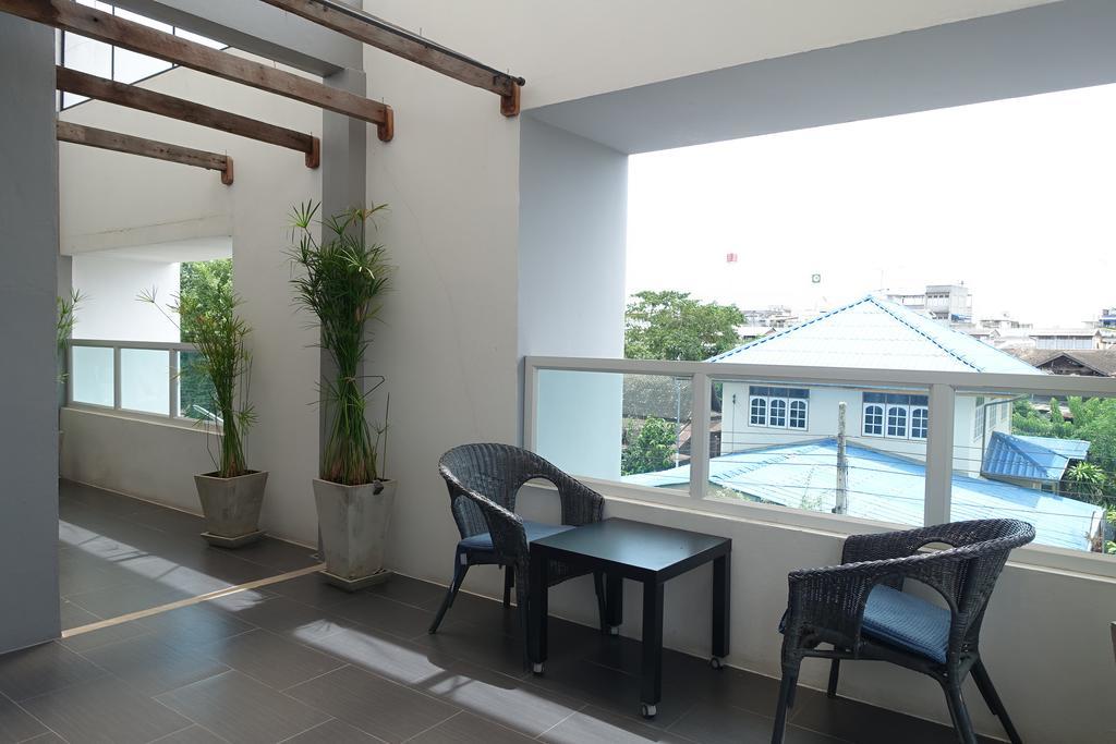 White Monkey Guesthouse Phetchaburi Extérieur photo