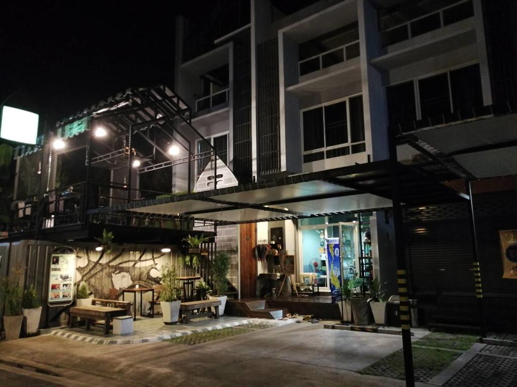 White Monkey Guesthouse Phetchaburi Extérieur photo